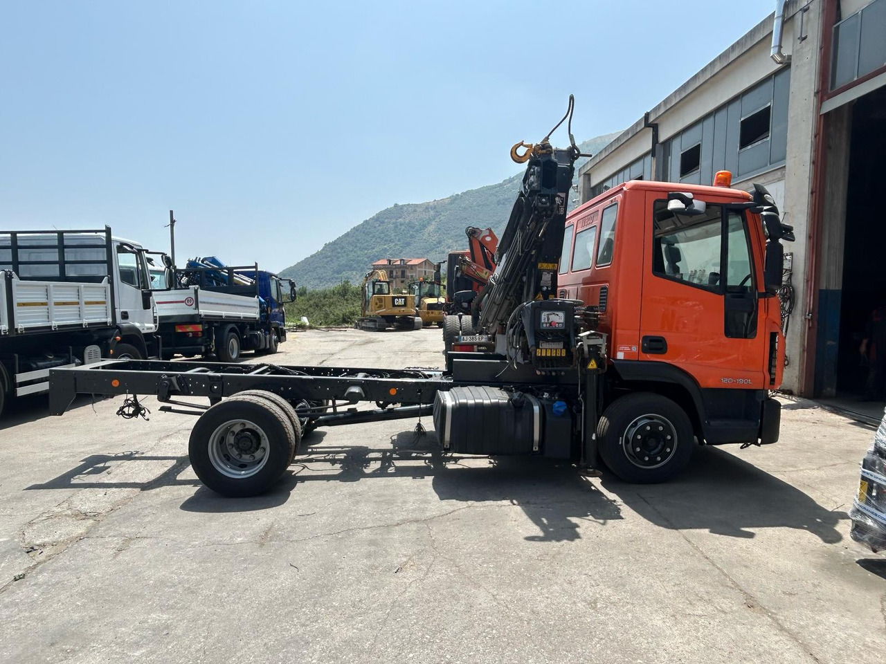 IVECO EUROCARGO 120-190L - Truk derek: gambar 2 IVECO EUROCARGO 120-190L - Truk derek: gambar 2