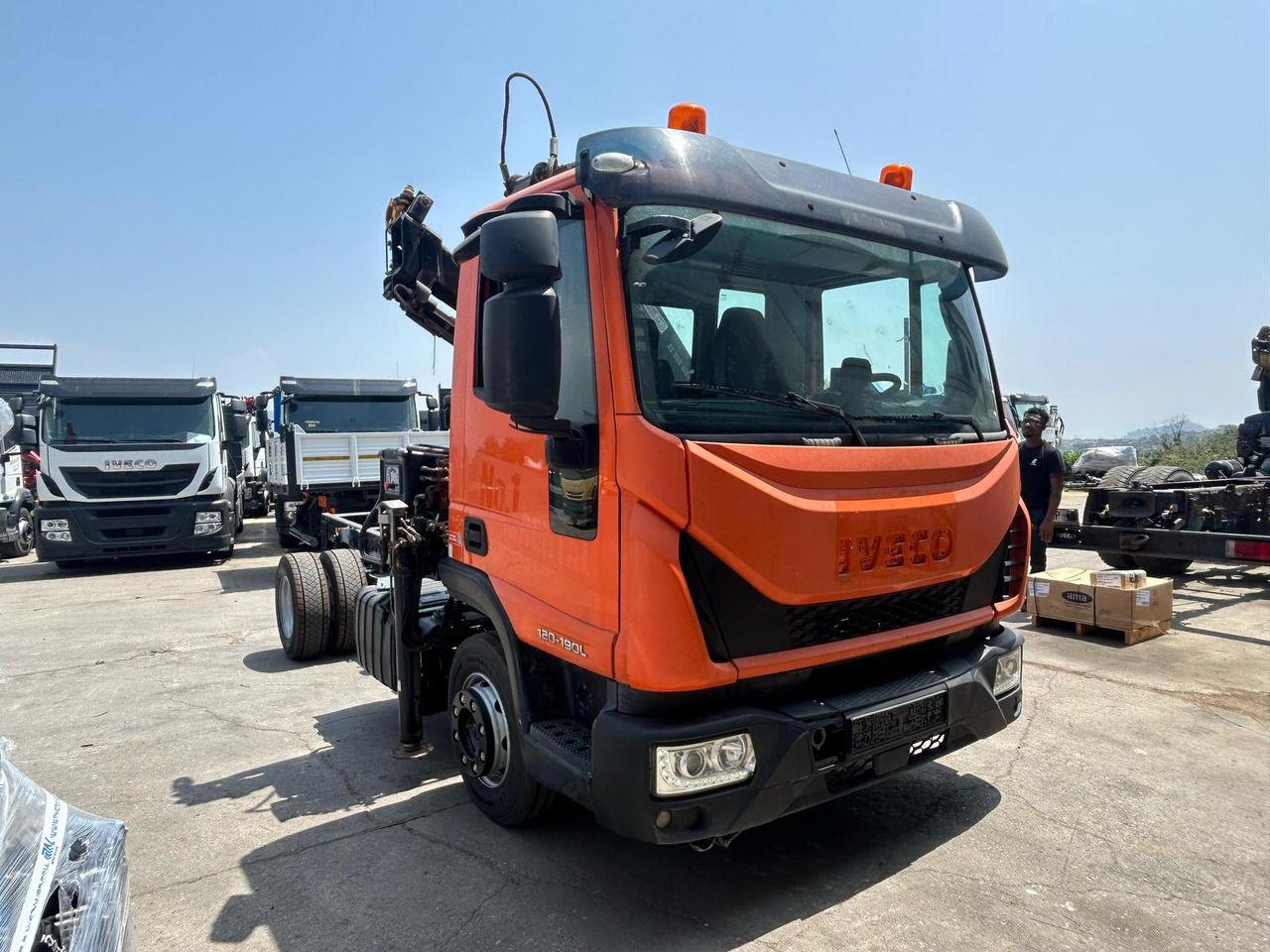 IVECO EUROCARGO 120-190L - Truk derek: gambar 1 IVECO EUROCARGO 120-190L - Truk derek: gambar 1