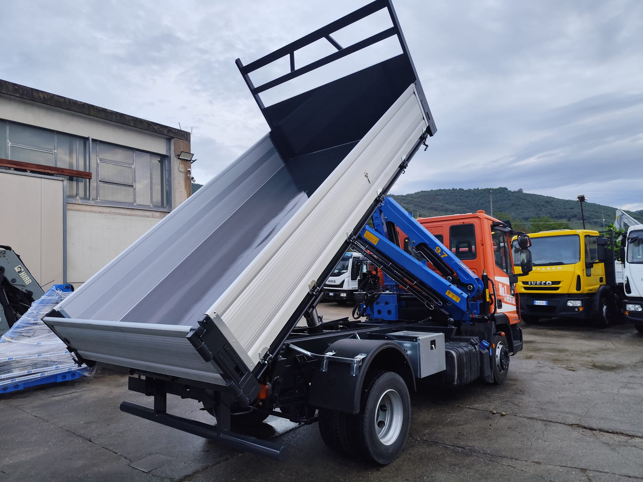 IVECO EUROCARGO 120-90L - Truk derek: gambar 4 IVECO EUROCARGO 120-90L - Truk derek: gambar 4