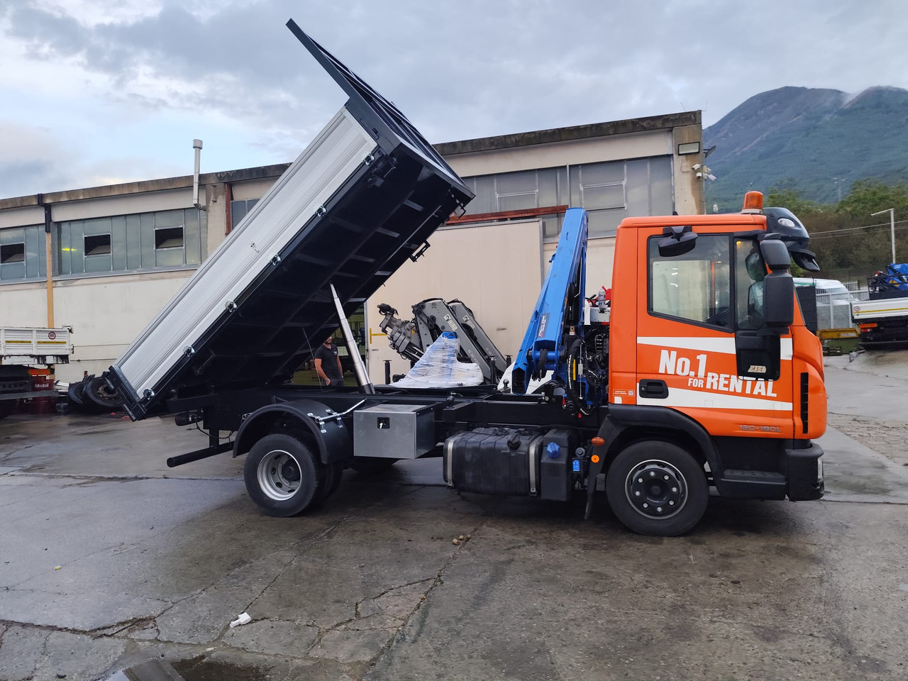 IVECO EUROCARGO 120-90L - Truk derek: gambar 5 IVECO EUROCARGO 120-90L - Truk derek: gambar 5