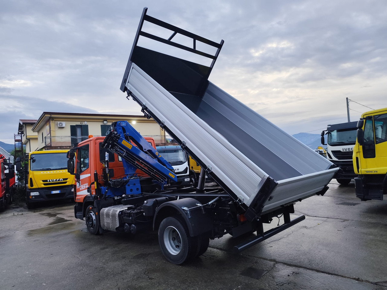 IVECO EUROCARGO 120-90L - Truk derek: gambar 3 IVECO EUROCARGO 120-90L - Truk derek: gambar 3