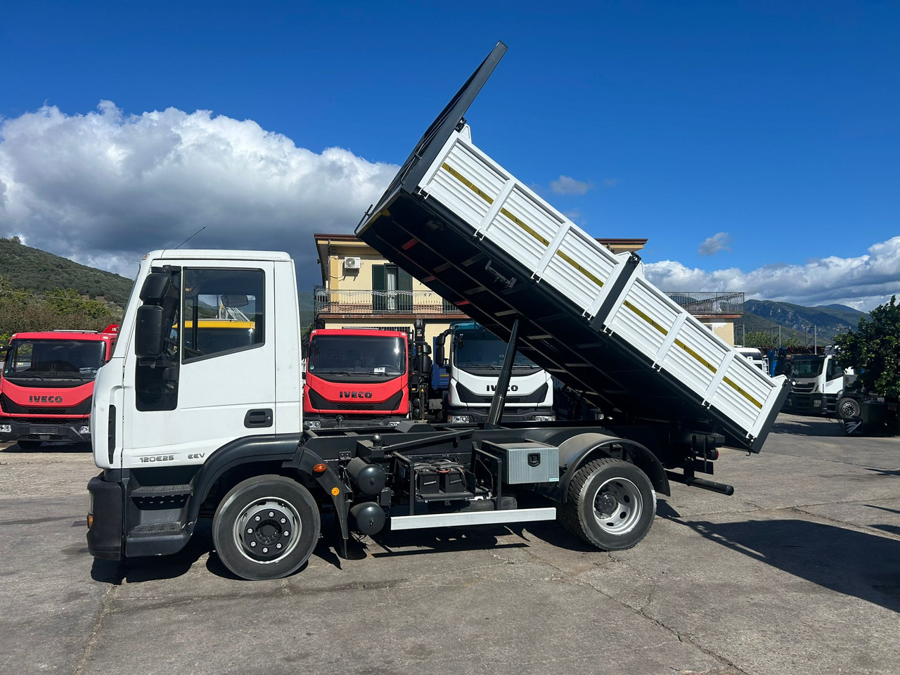 IVECO EUROCARGO 120E25 - Truk jungkit: gambar 2 IVECO EUROCARGO 120E25 - Truk jungkit: gambar 2