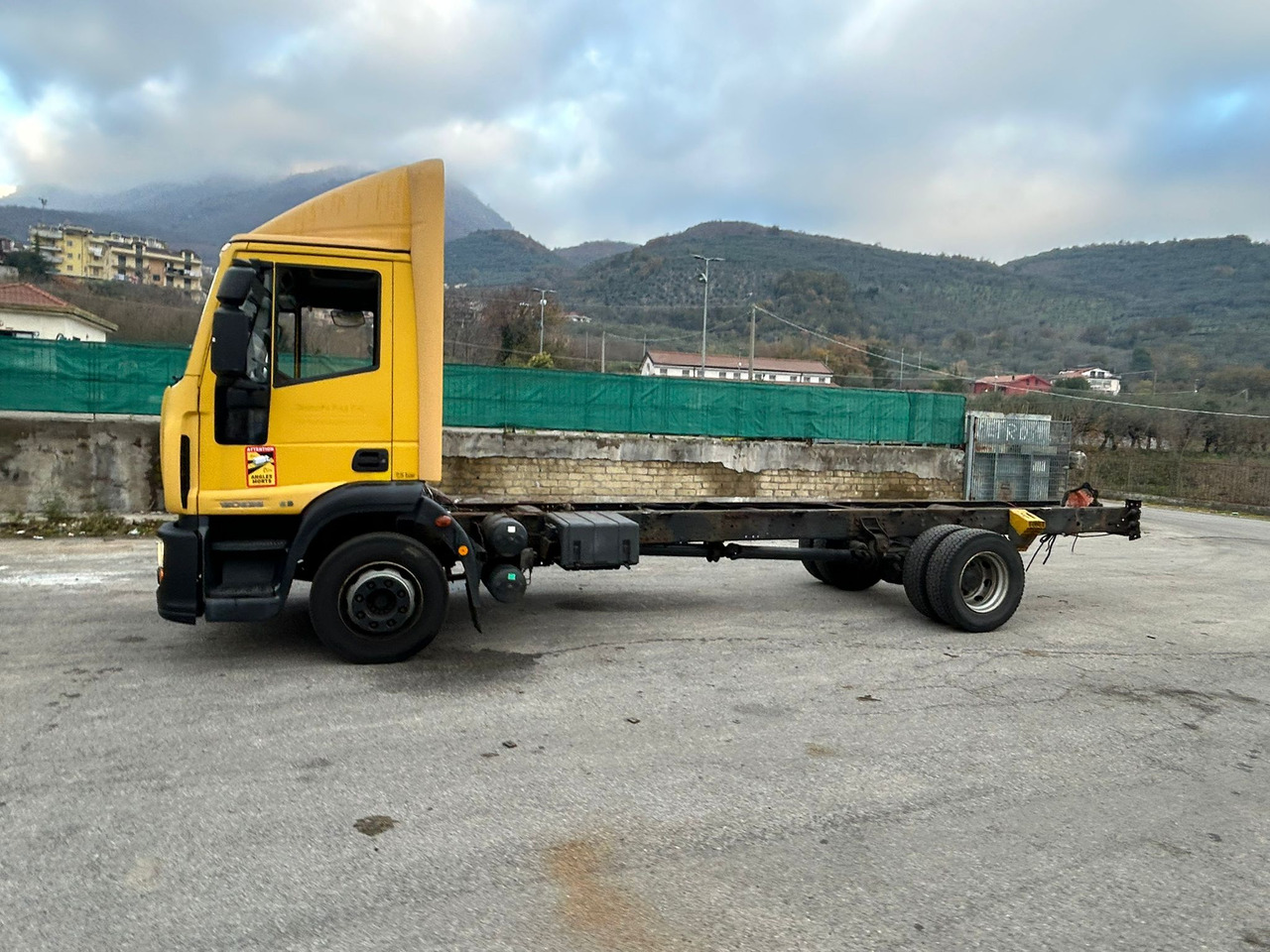 IVECO EUROCARGO 120E28P - Truk sasis: gambar 5 IVECO EUROCARGO 120E28P - Truk sasis: gambar 5