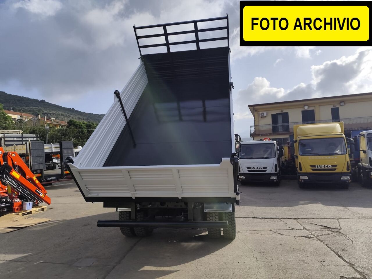 IVECO EUROCARGO 120E28P - Truk jungkit: gambar 3 IVECO EUROCARGO 120E28P - Truk jungkit: gambar 3