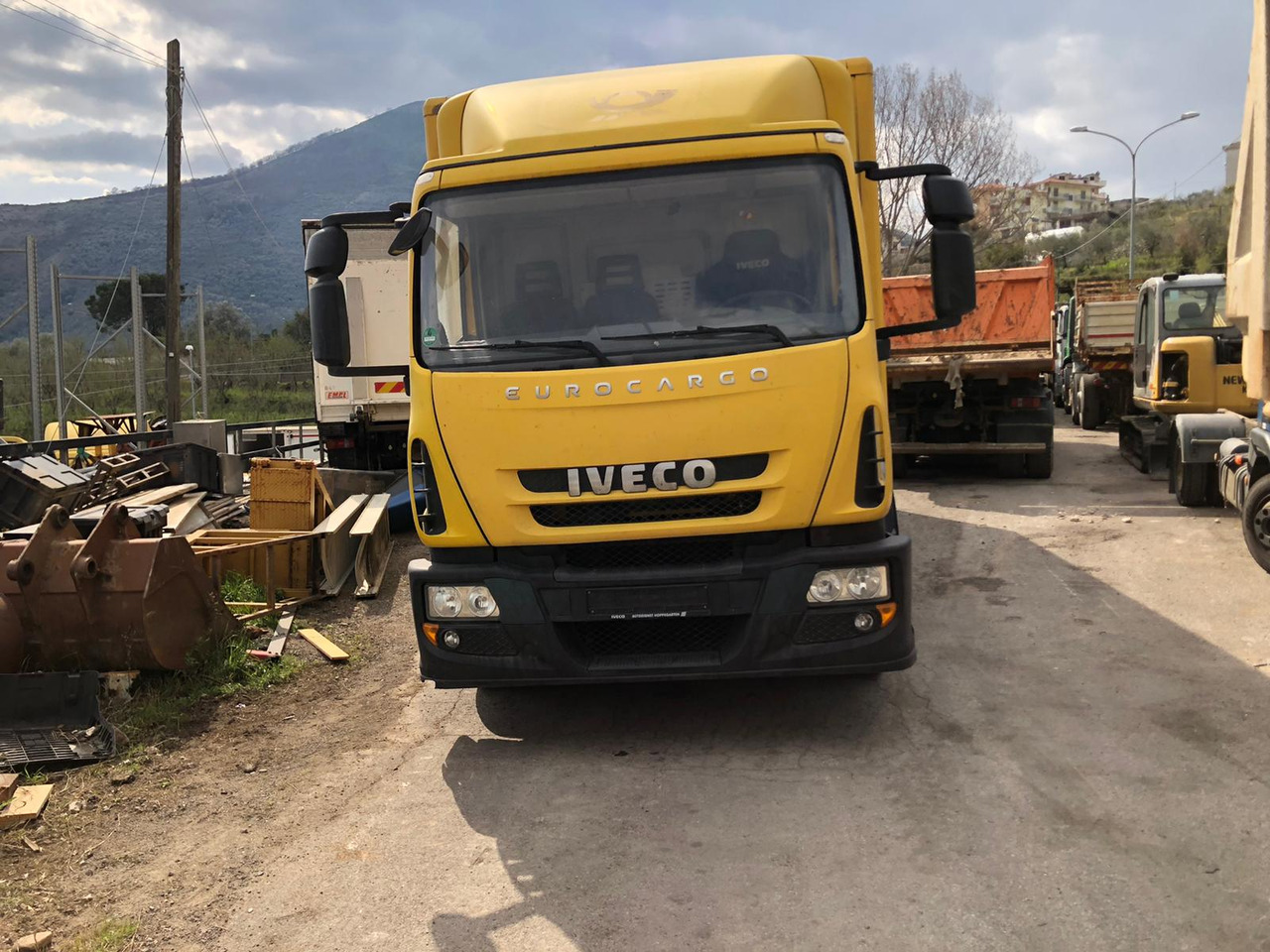 IVECO EUROCARGO 120E28P - Truk sasis: gambar 2 IVECO EUROCARGO 120E28P - Truk sasis: gambar 2