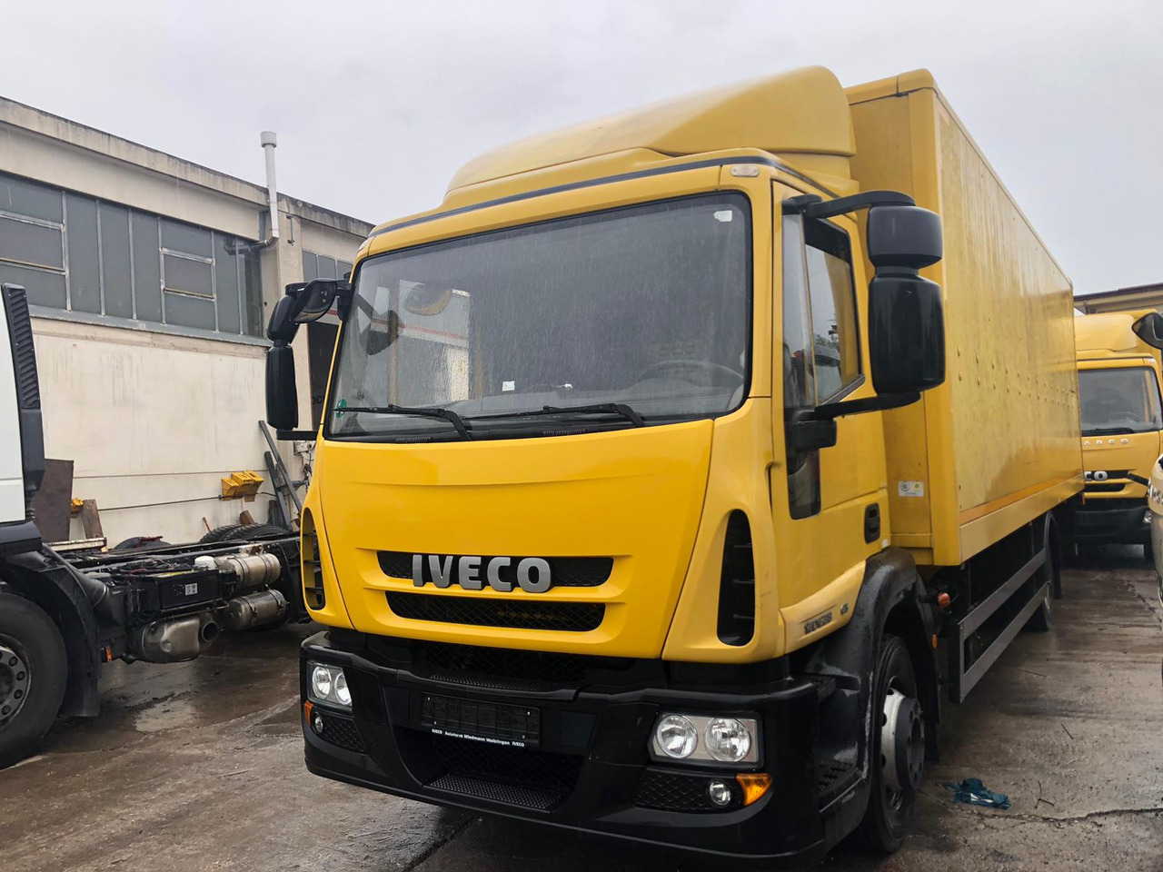 IVECO EUROCARGO 120E28P - Truk sasis: gambar 2 IVECO EUROCARGO 120E28P - Truk sasis: gambar 2