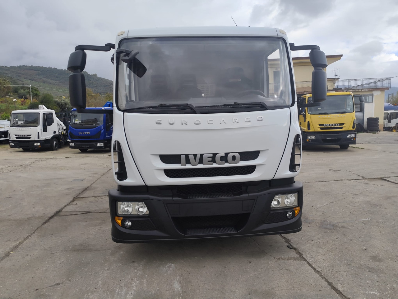 Truk derek IVECO EUROCARGO 120E28P: gambar 18