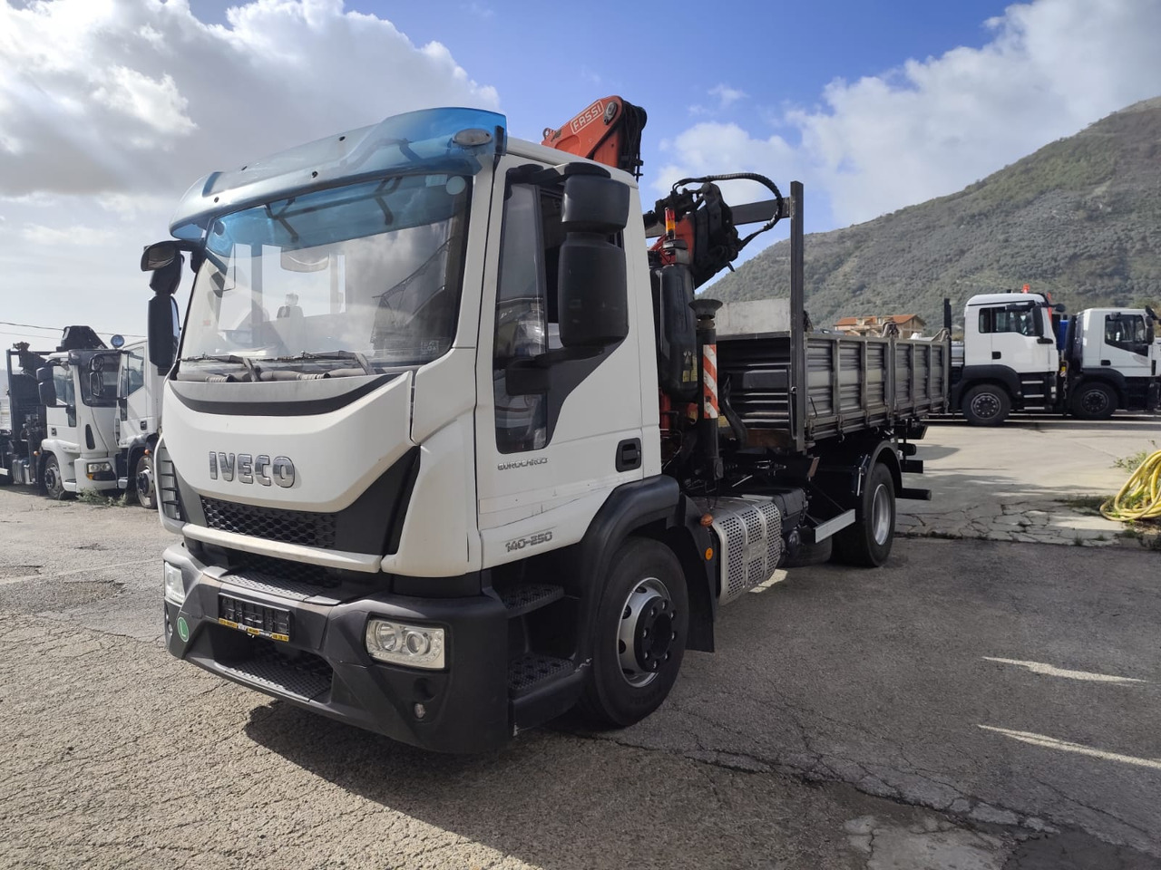 IVECO EUROCARGO 140-250 - Truk derek: gambar 1 IVECO EUROCARGO 140-250 - Truk derek: gambar 1