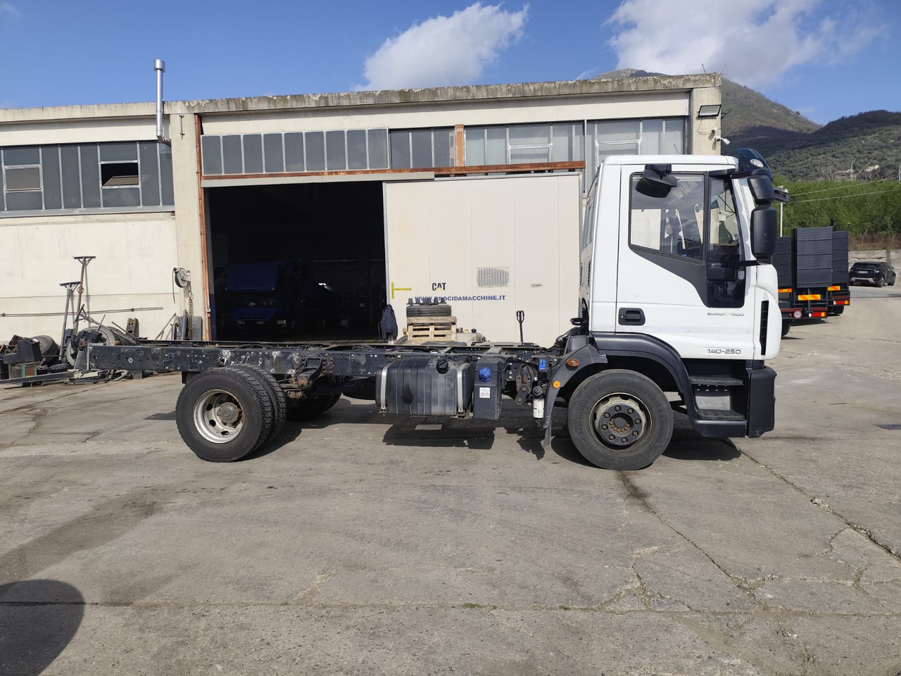 IVECO EUROCARGO 140-250 - Truk sasis: gambar 4 IVECO EUROCARGO 140-250 - Truk sasis: gambar 4