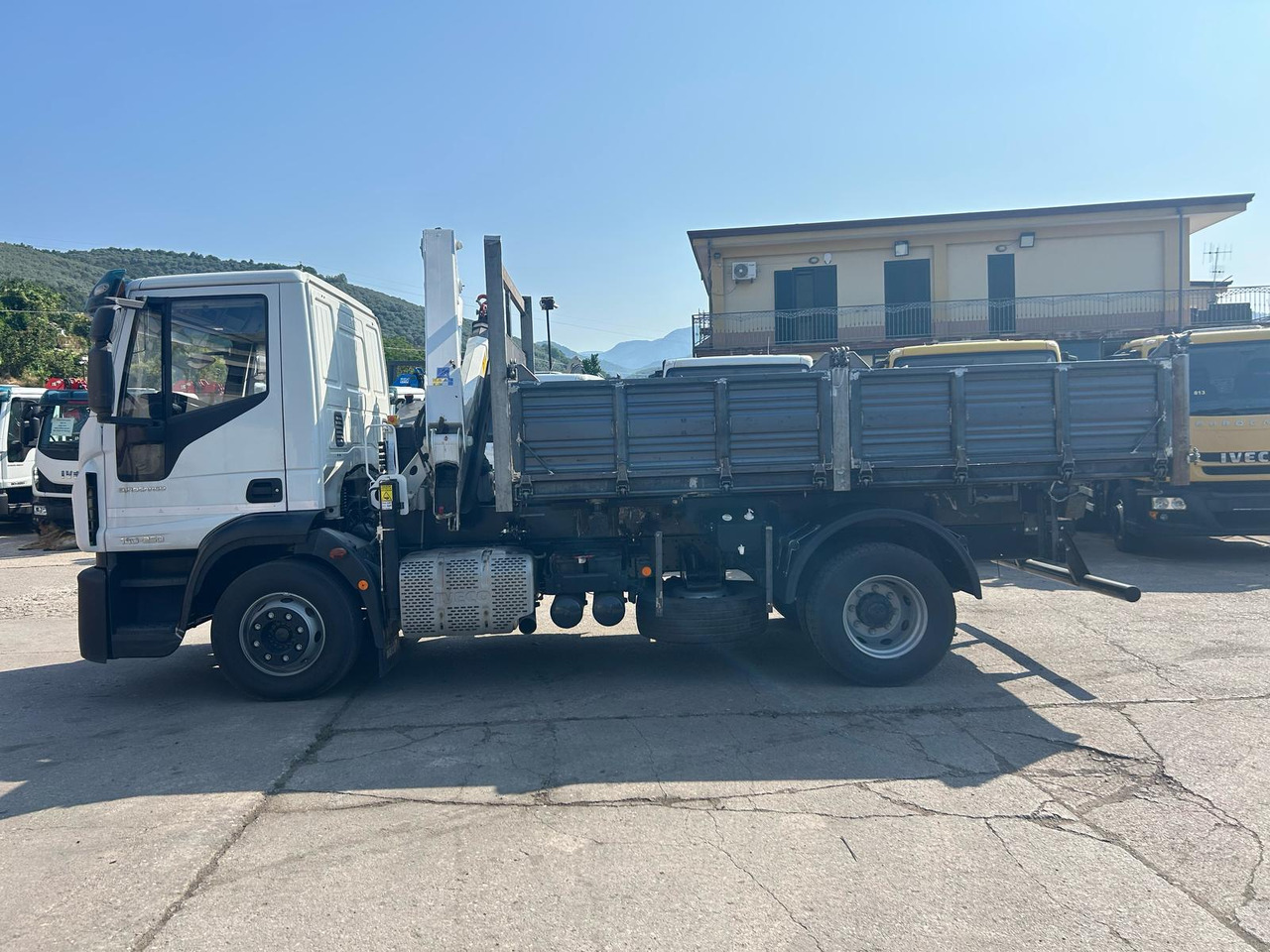 IVECO EUROCARGO 140-250 - Truk derek: gambar 5 IVECO EUROCARGO 140-250 - Truk derek: gambar 5