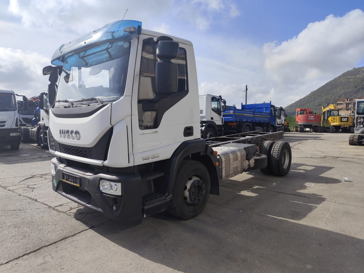 IVECO EUROCARGO 140-250 - Truk sasis: gambar 1 IVECO EUROCARGO 140-250 - Truk sasis: gambar 1