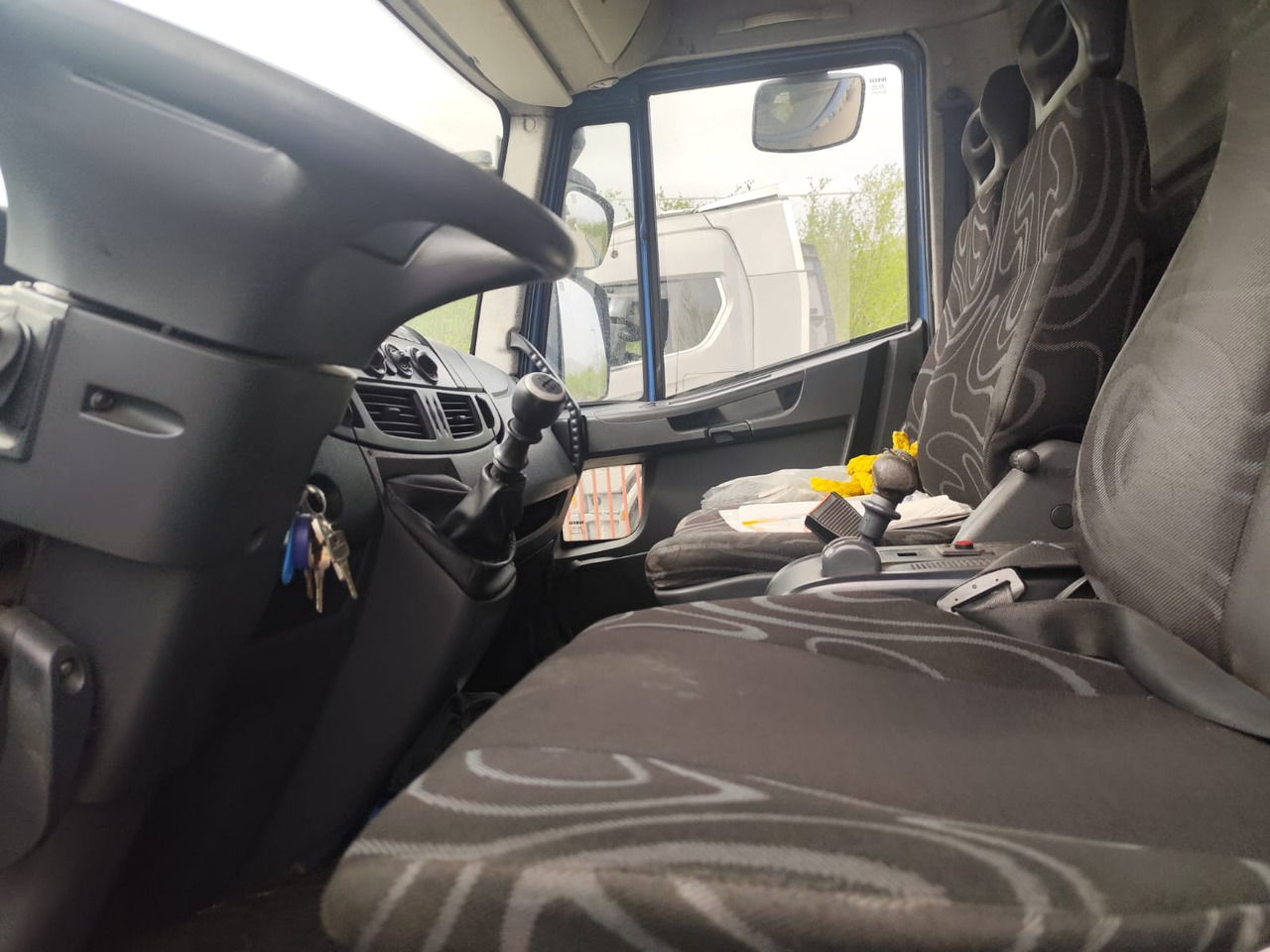 IVECO EUROCARGO 140E25 - Truk sasis: gambar 5 IVECO EUROCARGO 140E25 - Truk sasis: gambar 5