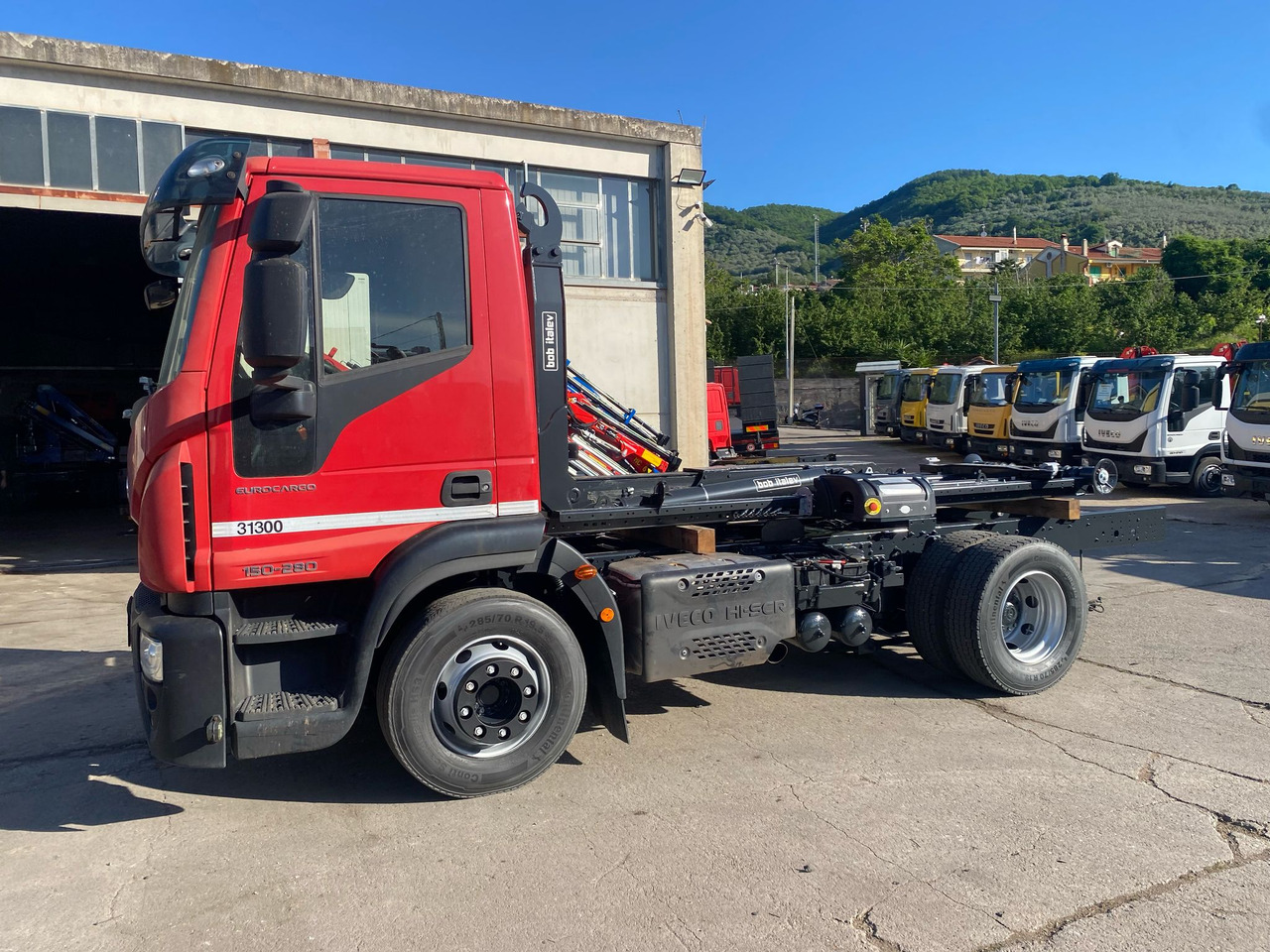 IVECO EUROCARGO 150-280 - Hook lift: gambar 3 IVECO EUROCARGO 150-280 - Hook lift: gambar 3
