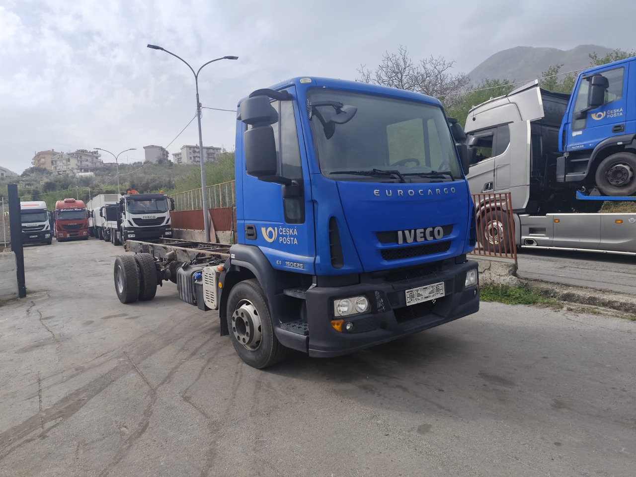 IVECO EUROCARGO 150E25 - Truk jungkit: gambar 1 IVECO EUROCARGO 150E25 - Truk jungkit: gambar 1