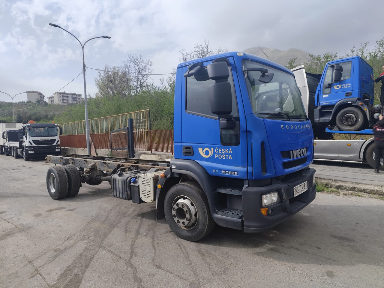 IVECO EUROCARGO 150E25 - Truk jungkit: gambar 2 IVECO EUROCARGO 150E25 - Truk jungkit: gambar 2