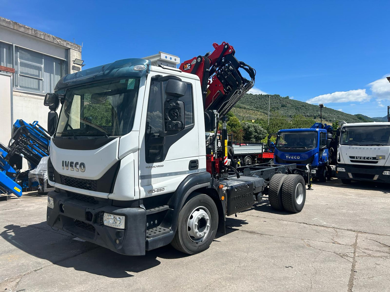 IVECO EUROCARGO 160-250 - Truk derek: gambar 1 IVECO EUROCARGO 160-250 - Truk derek: gambar 1