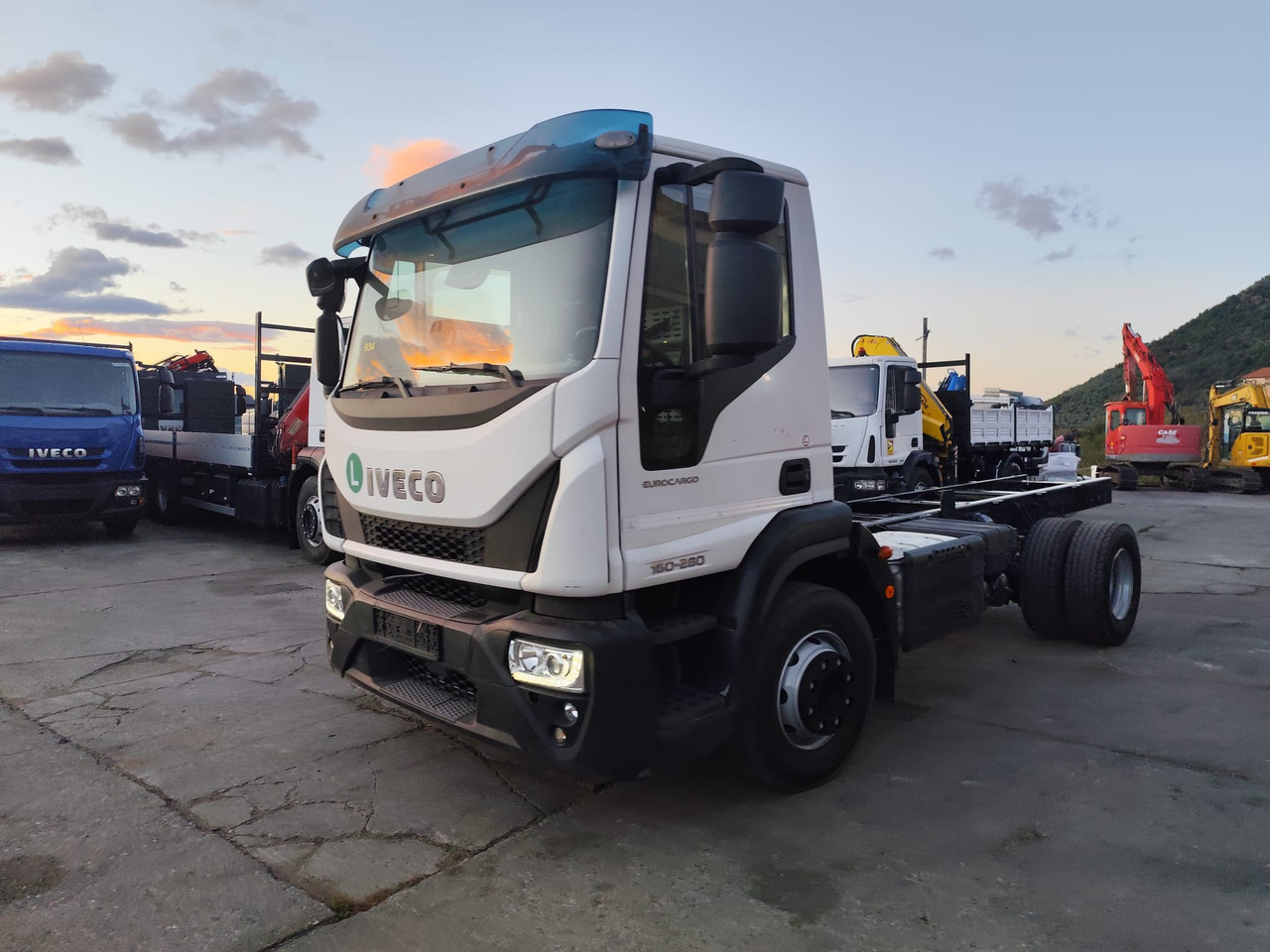 IVECO EUROCARGO 160-280 - Truk sasis, Truk derek: gambar 1 IVECO EUROCARGO 160-280 - Truk sasis, Truk derek: gambar 1