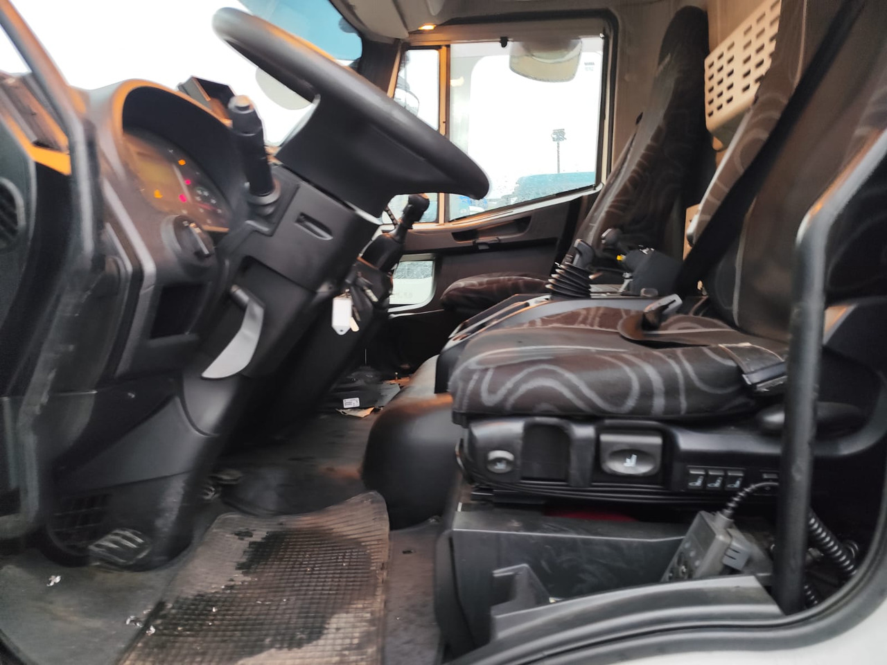 IVECO EUROCARGO 160-280 - Truk derek: gambar 4 IVECO EUROCARGO 160-280 - Truk derek: gambar 4