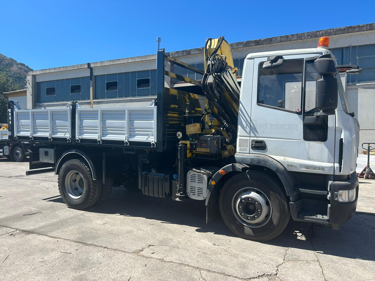 IVECO EUROCARGO 160E28 - Truk derek: gambar 3 IVECO EUROCARGO 160E28 - Truk derek: gambar 3