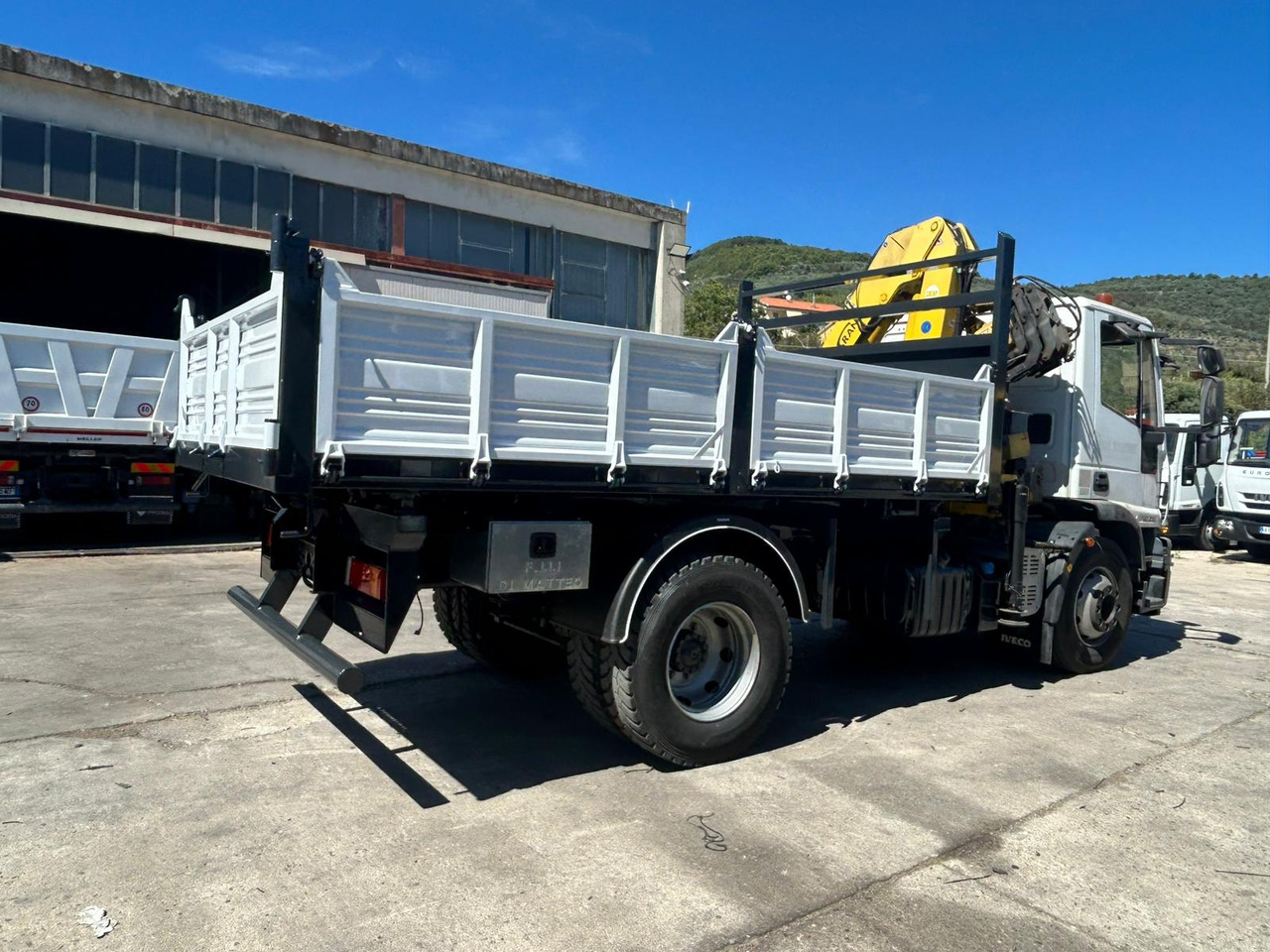 IVECO EUROCARGO 160E28 - Truk derek: gambar 5 IVECO EUROCARGO 160E28 - Truk derek: gambar 5
