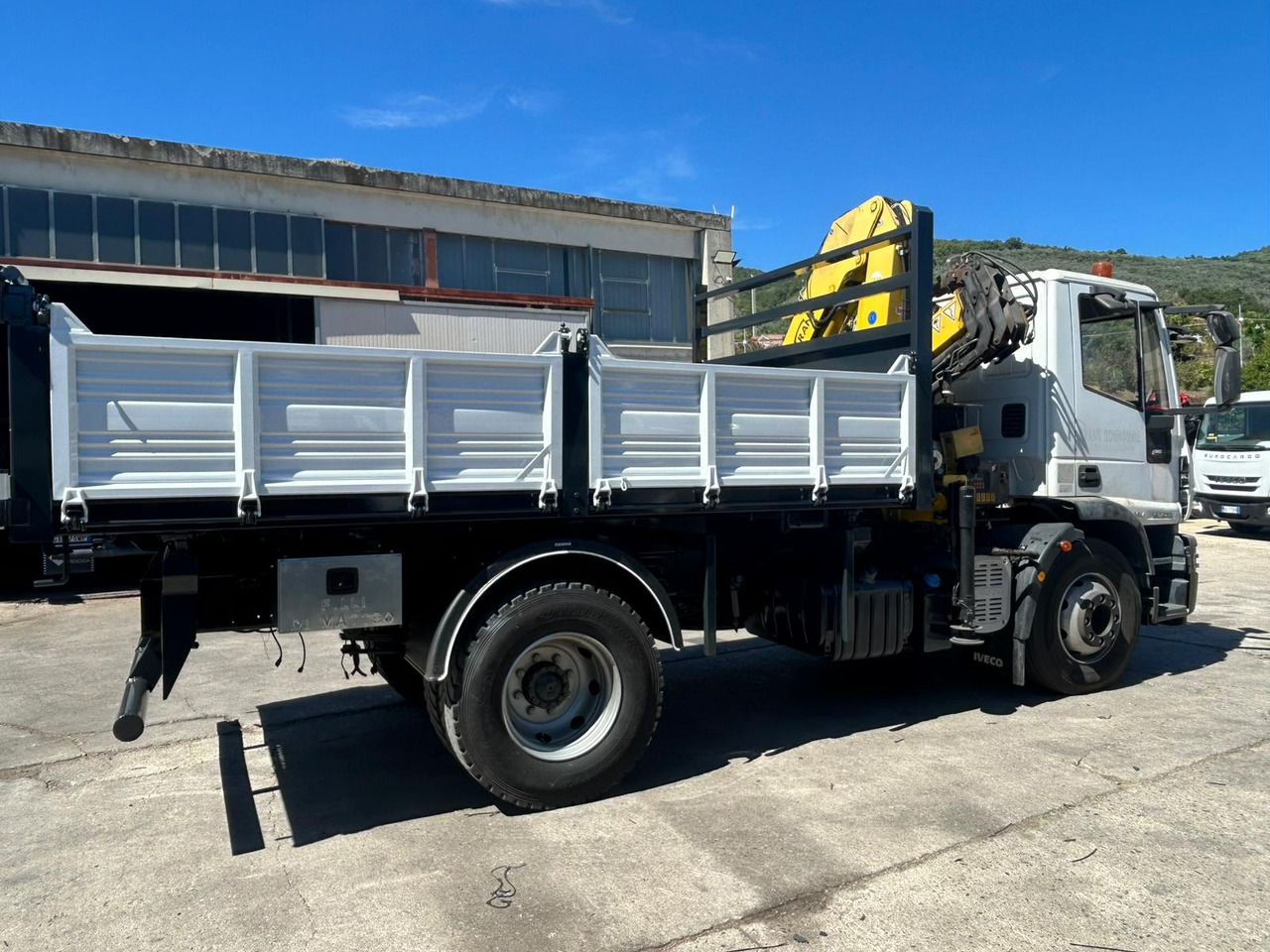 IVECO EUROCARGO 160E28 - Truk derek: gambar 4 IVECO EUROCARGO 160E28 - Truk derek: gambar 4