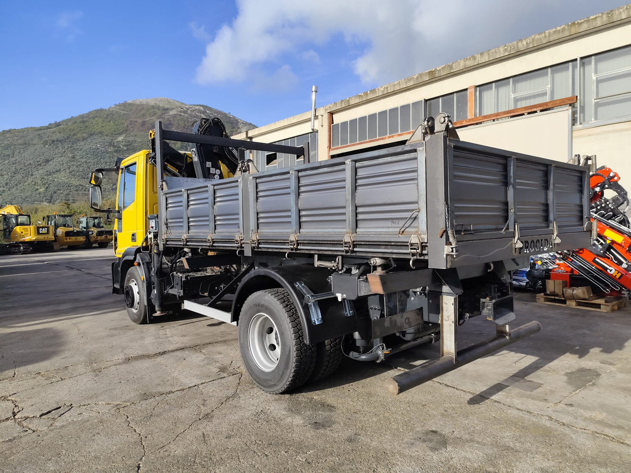 IVECO EUROCARGO 160E30 - Truk derek: gambar 3 IVECO EUROCARGO 160E30 - Truk derek: gambar 3