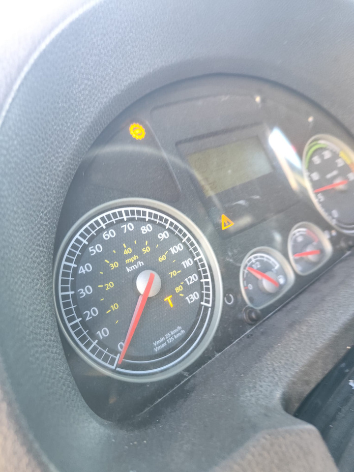 IVECO EUROCARGO 160E30 - Truk sasis: gambar 5 IVECO EUROCARGO 160E30 - Truk sasis: gambar 5