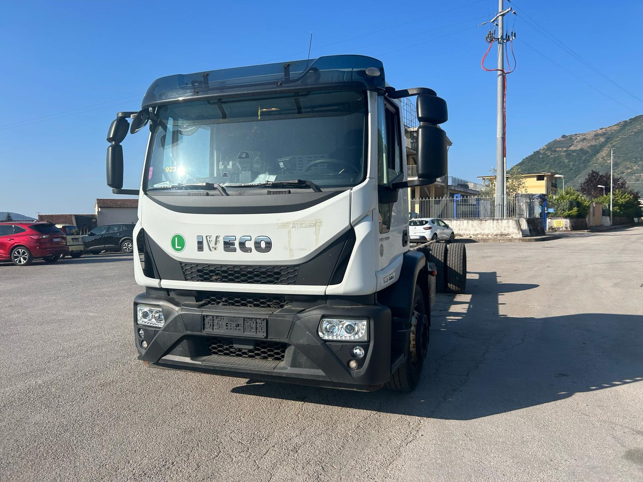 IVECO EUROCARGO 180-320 - Truk sasis: gambar 1 IVECO EUROCARGO 180-320 - Truk sasis: gambar 1