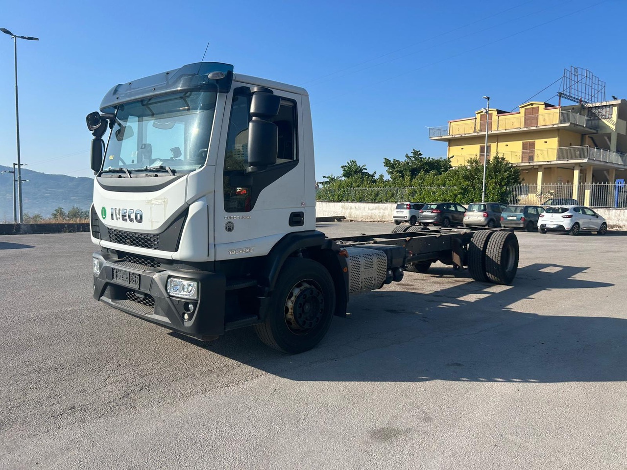 IVECO EUROCARGO 180-320 - Truk sasis: gambar 4 IVECO EUROCARGO 180-320 - Truk sasis: gambar 4