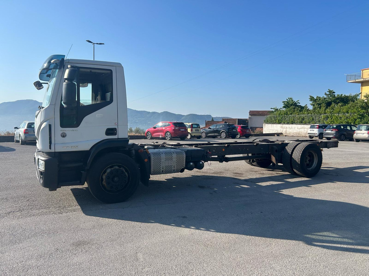 IVECO EUROCARGO 180-320 - Truk sasis: gambar 3 IVECO EUROCARGO 180-320 - Truk sasis: gambar 3