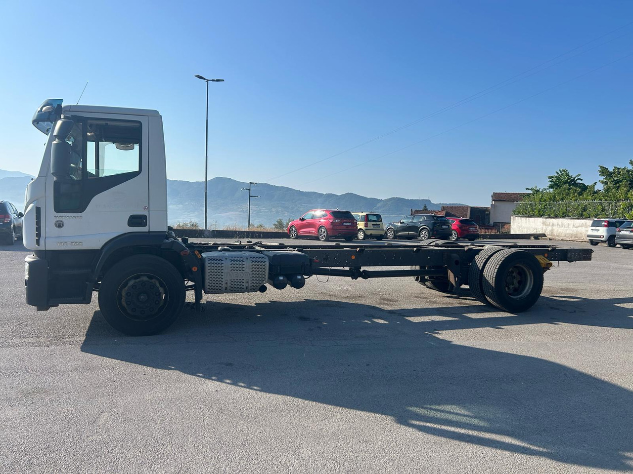 IVECO EUROCARGO 180-320 - Truk sasis: gambar 2 IVECO EUROCARGO 180-320 - Truk sasis: gambar 2
