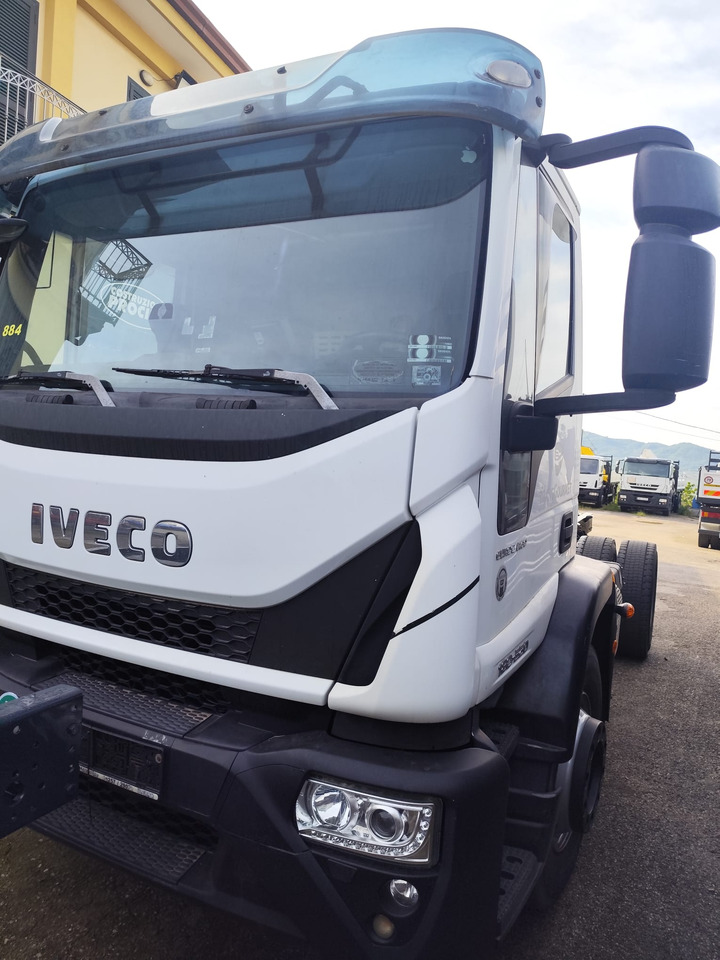 IVECO EUROCARGO 180-320 - Truk sasis: gambar 2 IVECO EUROCARGO 180-320 - Truk sasis: gambar 2