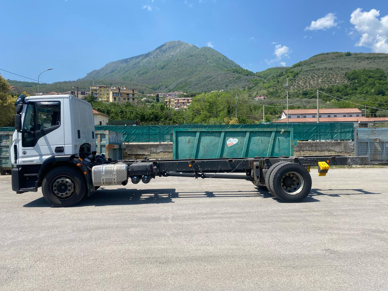 IVECO EUROCARGO 180-320 - Truk sasis: gambar 3 IVECO EUROCARGO 180-320 - Truk sasis: gambar 3