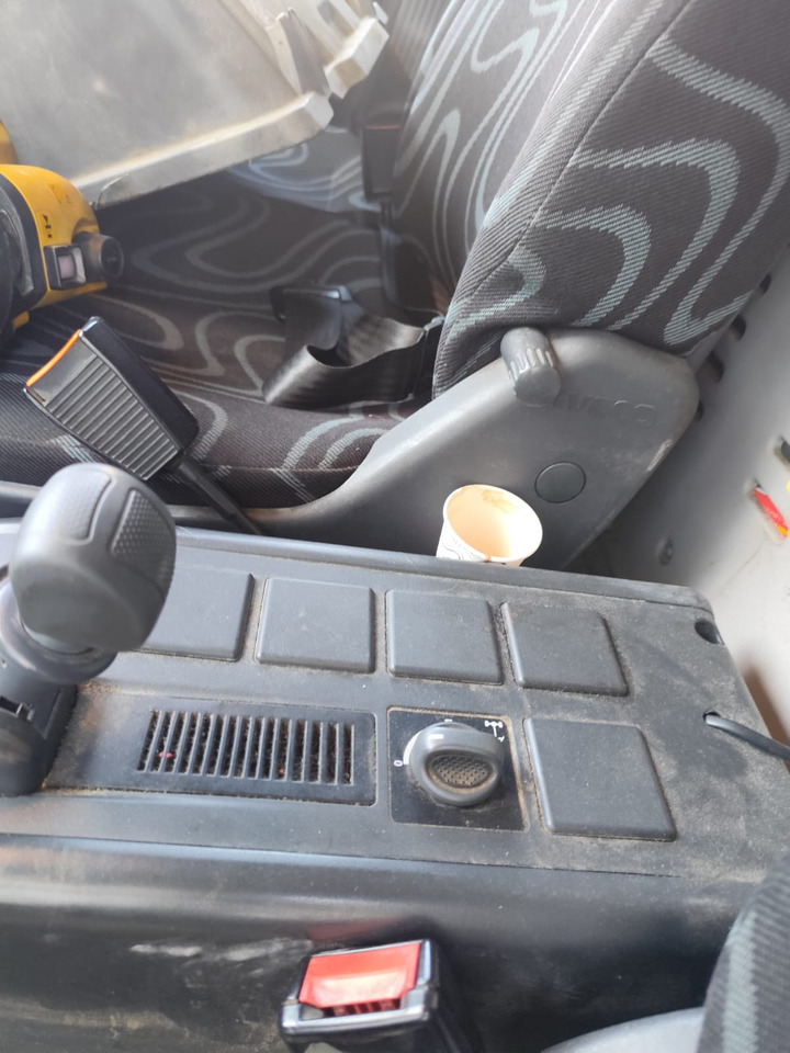 IVECO EUROCARGO 180E25 - Truk derek, Truk derek: gambar 5 IVECO EUROCARGO 180E25 - Truk derek, Truk derek: gambar 5