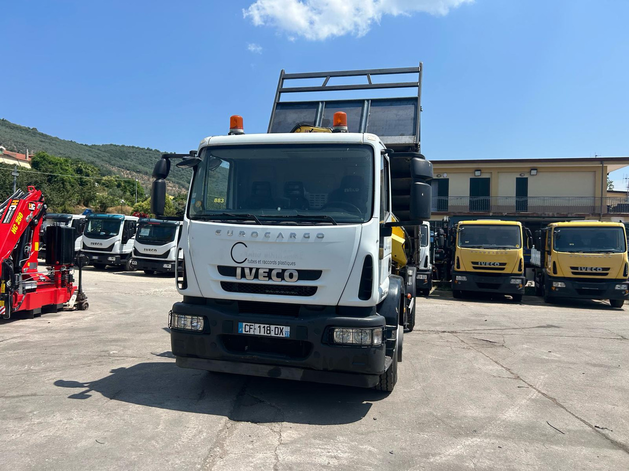 IVECO EUROCARGO 180E30 - Truk jungkit, Truk derek: gambar 1 IVECO EUROCARGO 180E30 - Truk jungkit, Truk derek: gambar 1