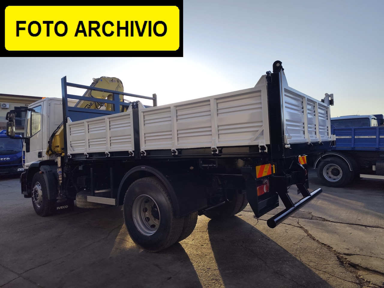IVECO EUROCARGO 180E30 - Truk jungkit, Truk derek: gambar 2 IVECO EUROCARGO 180E30 - Truk jungkit, Truk derek: gambar 2