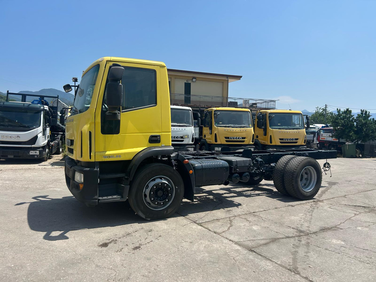 IVECO EUROCARGO 190EL25 - Truk sasis: gambar 3 IVECO EUROCARGO 190EL25 - Truk sasis: gambar 3