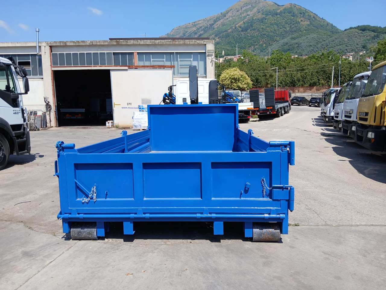 IVECO EUROCARGO 190EL25 - Hook lift: gambar 5 IVECO EUROCARGO 190EL25 - Hook lift: gambar 5