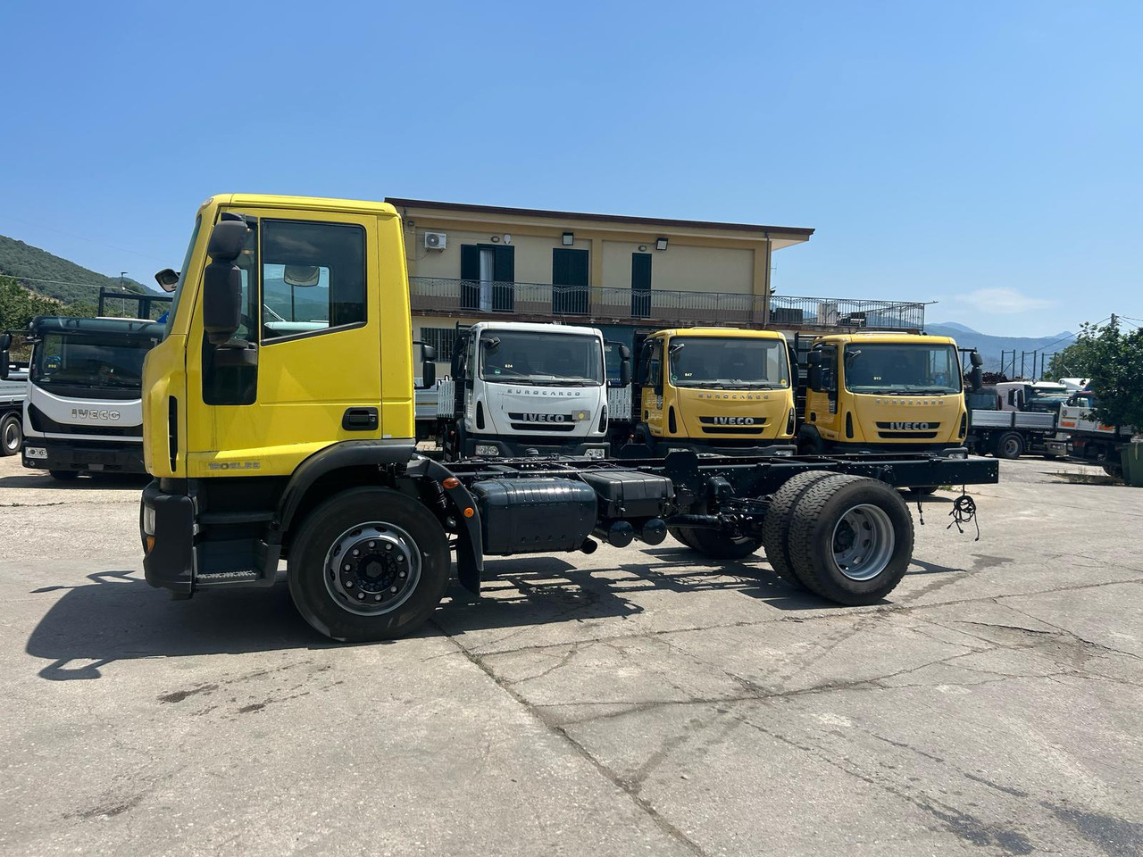 IVECO EUROCARGO 190EL25 - Truk sasis: gambar 2 IVECO EUROCARGO 190EL25 - Truk sasis: gambar 2