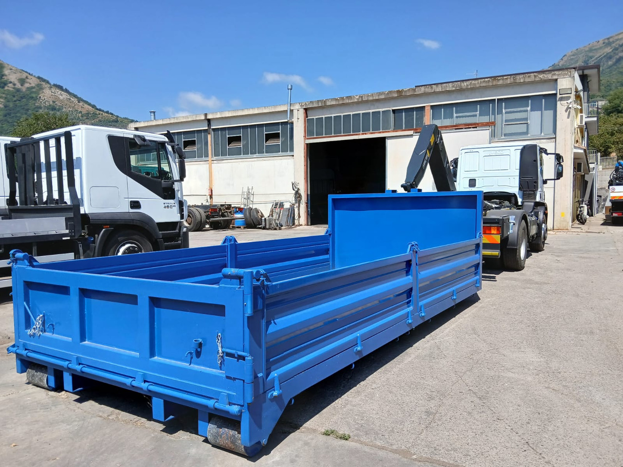IVECO EUROCARGO 190EL25 - Hook lift: gambar 3 IVECO EUROCARGO 190EL25 - Hook lift: gambar 3
