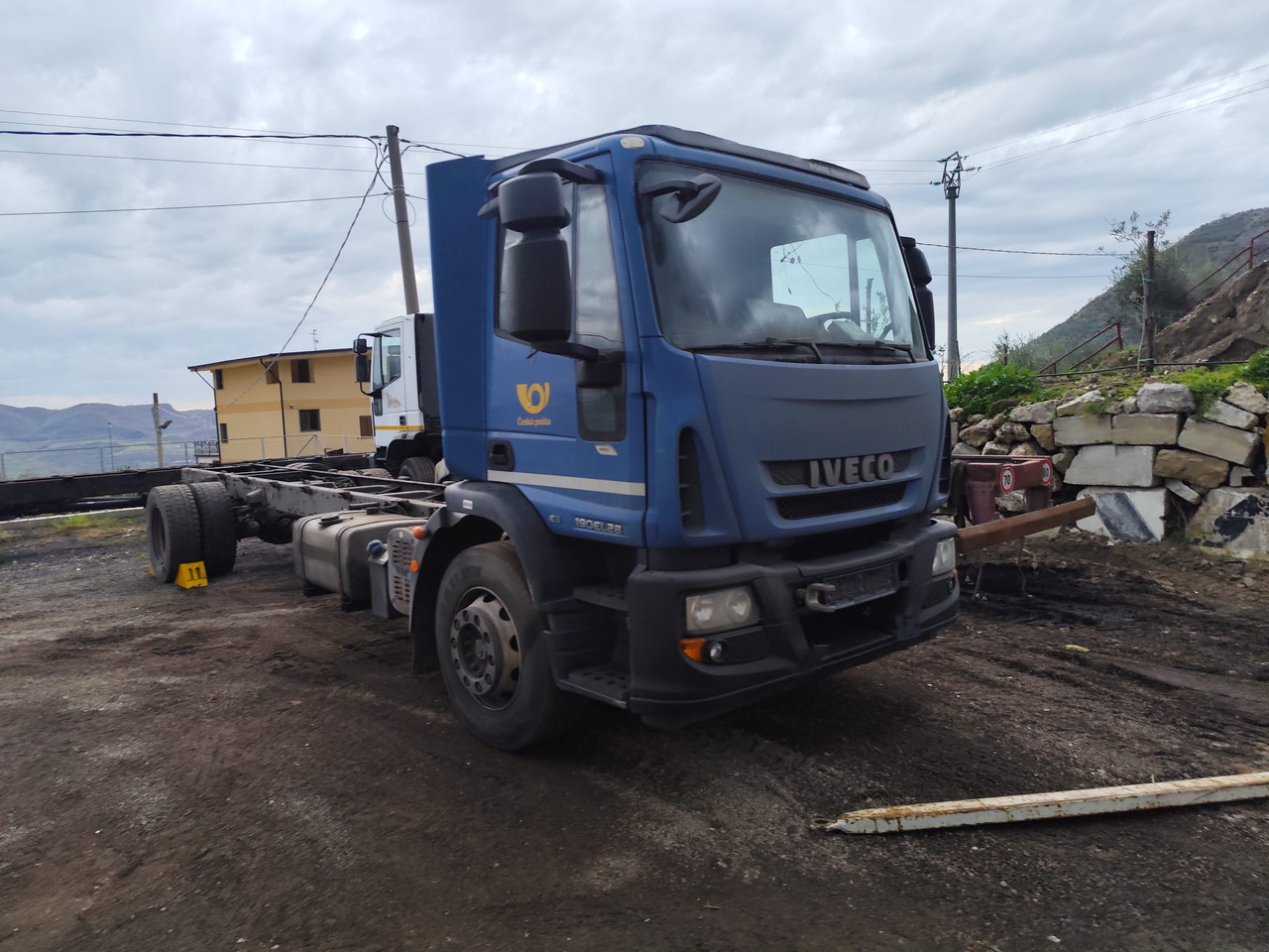 IVECO EUROCARGO 190EL28 - Truk sasis: gambar 1 IVECO EUROCARGO 190EL28 - Truk sasis: gambar 1