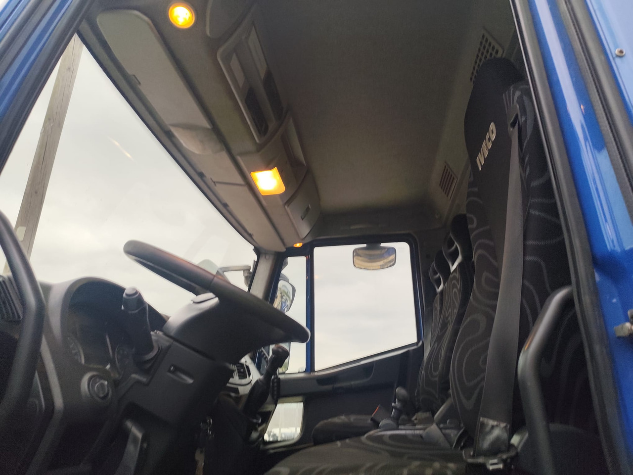 IVECO EUROCARGO 190EL28 - Truk sasis: gambar 4 IVECO EUROCARGO 190EL28 - Truk sasis: gambar 4