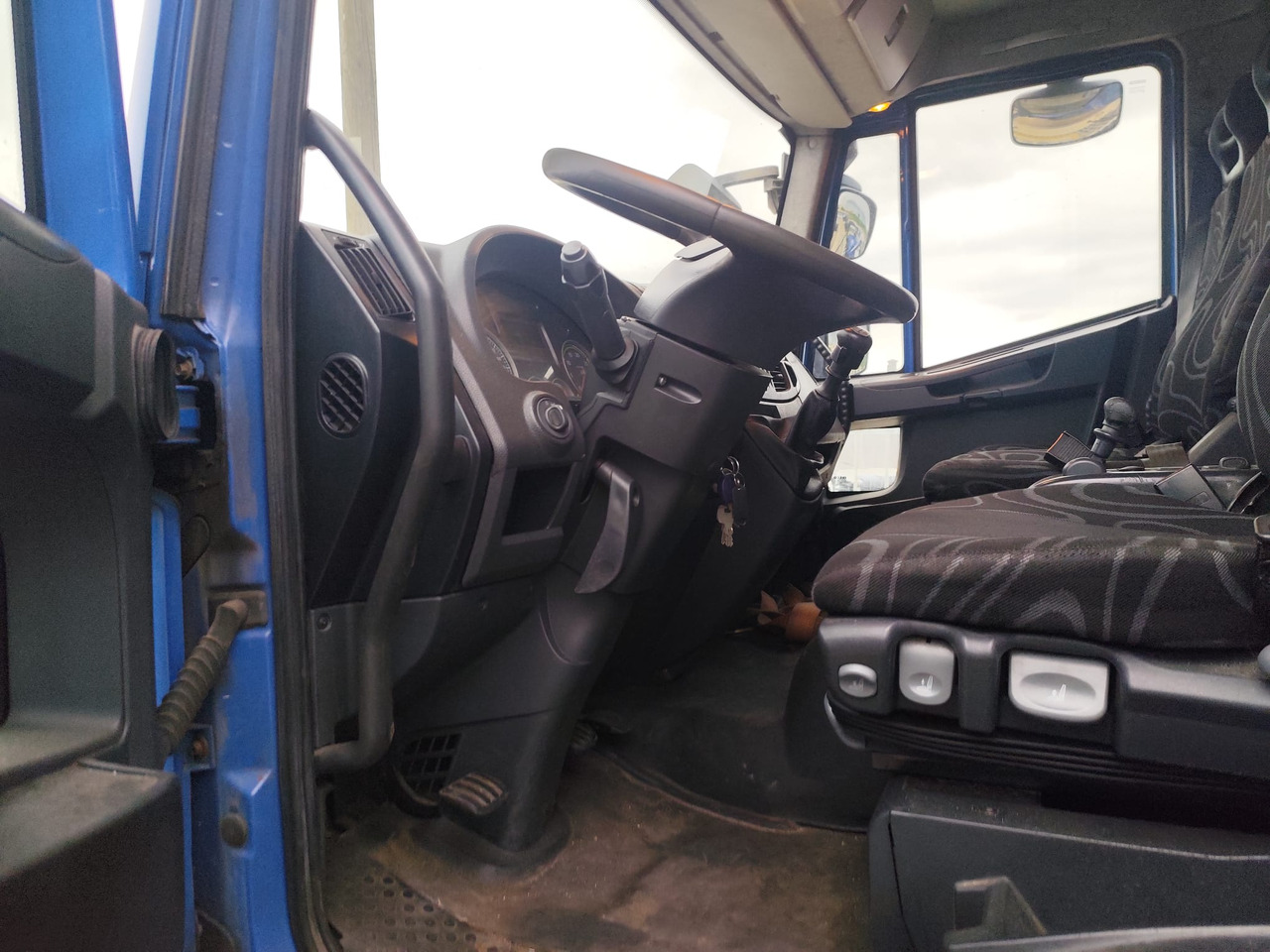 IVECO EUROCARGO 190EL28 - Truk sasis: gambar 3 IVECO EUROCARGO 190EL28 - Truk sasis: gambar 3