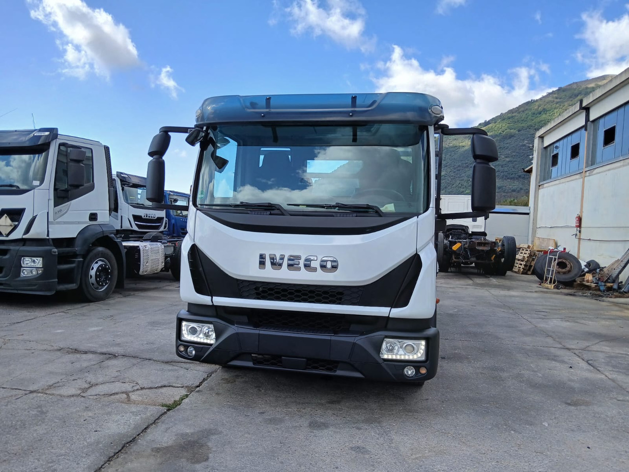 IVECO EUROCARGO 75-210 - Truk jungkit: gambar 5 IVECO EUROCARGO 75-210 - Truk jungkit: gambar 5
