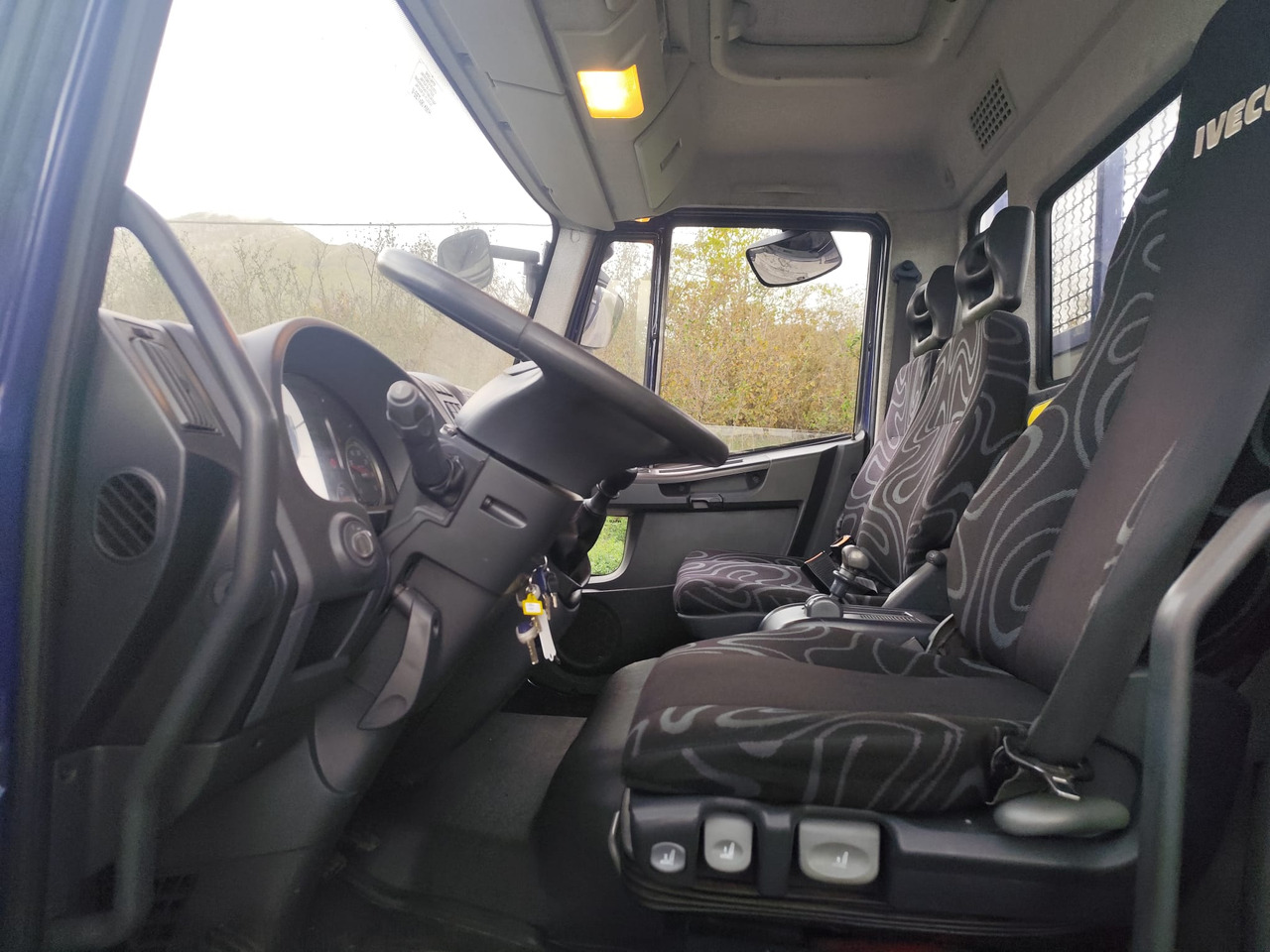 IVECO EUROCARGO 75E18 - Truk jungkit: gambar 3 IVECO EUROCARGO 75E18 - Truk jungkit: gambar 3