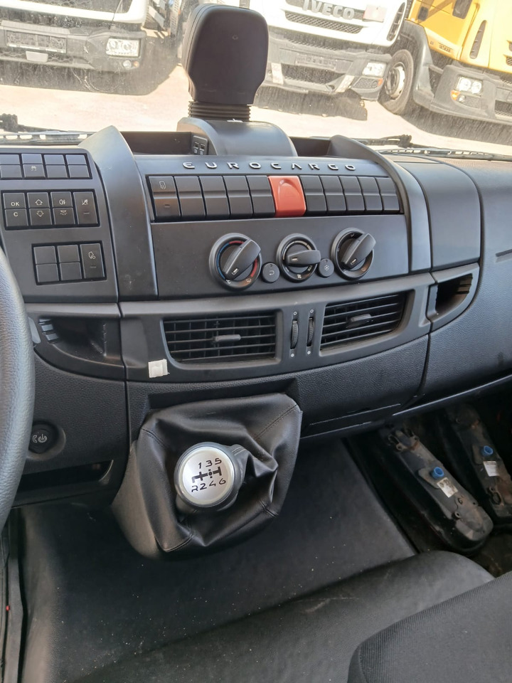 IVECO EUROCARGO 80-190 - Truk derek: gambar 3 IVECO EUROCARGO 80-190 - Truk derek: gambar 3