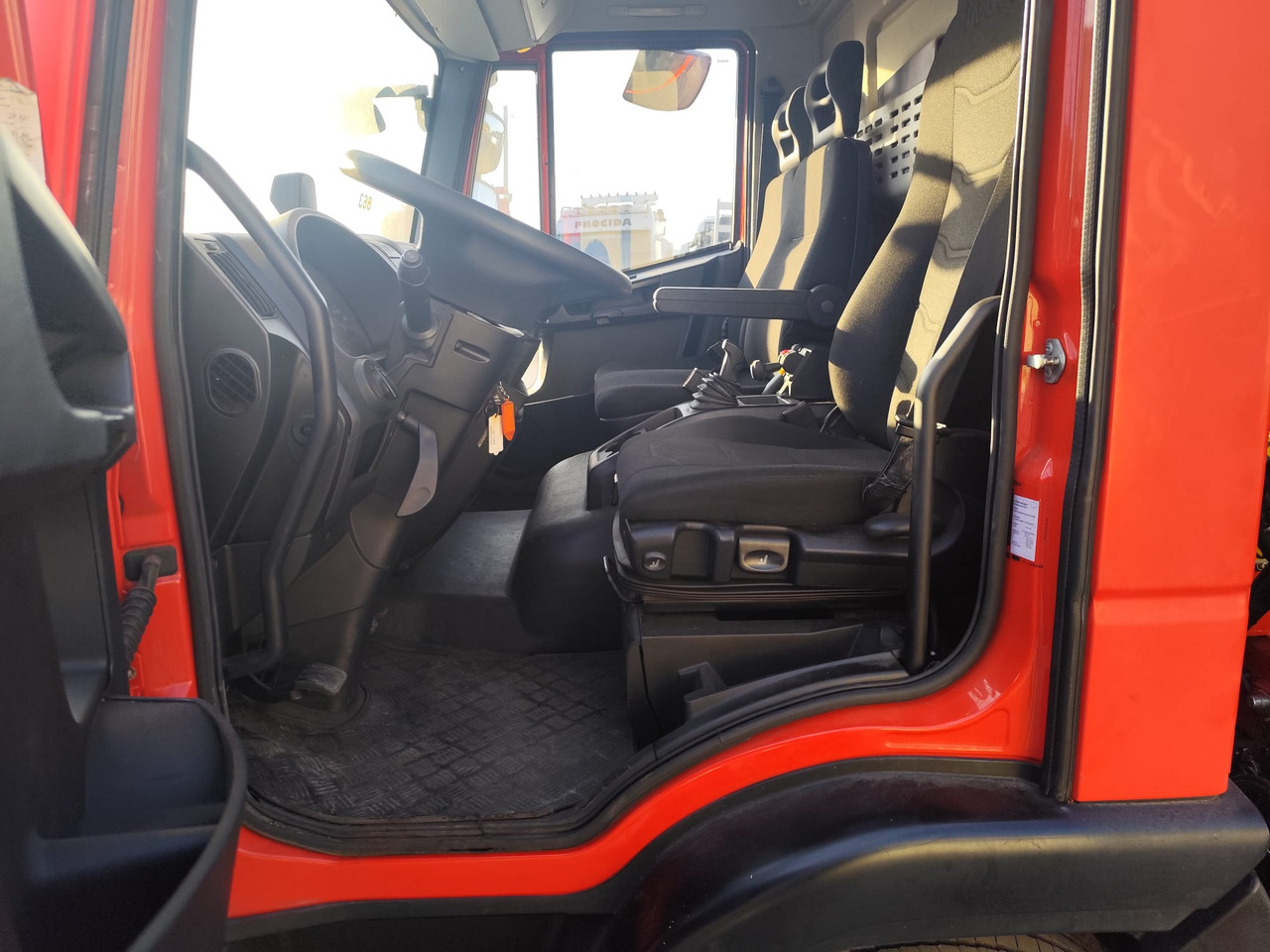 Truk derek IVECO EUROCARGO 80-190: gambar 24