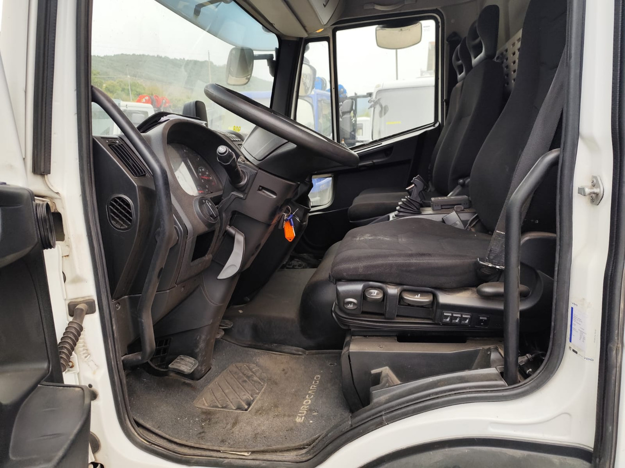 IVECO EUROCARGO 80-210 - Truk derek: gambar 3 IVECO EUROCARGO 80-210 - Truk derek: gambar 3