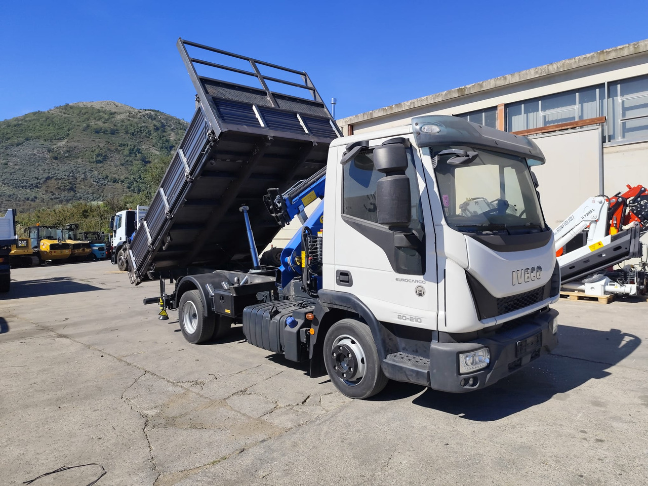 IVECO EUROCARGO 80-210 - Truk derek: gambar 4 IVECO EUROCARGO 80-210 - Truk derek: gambar 4