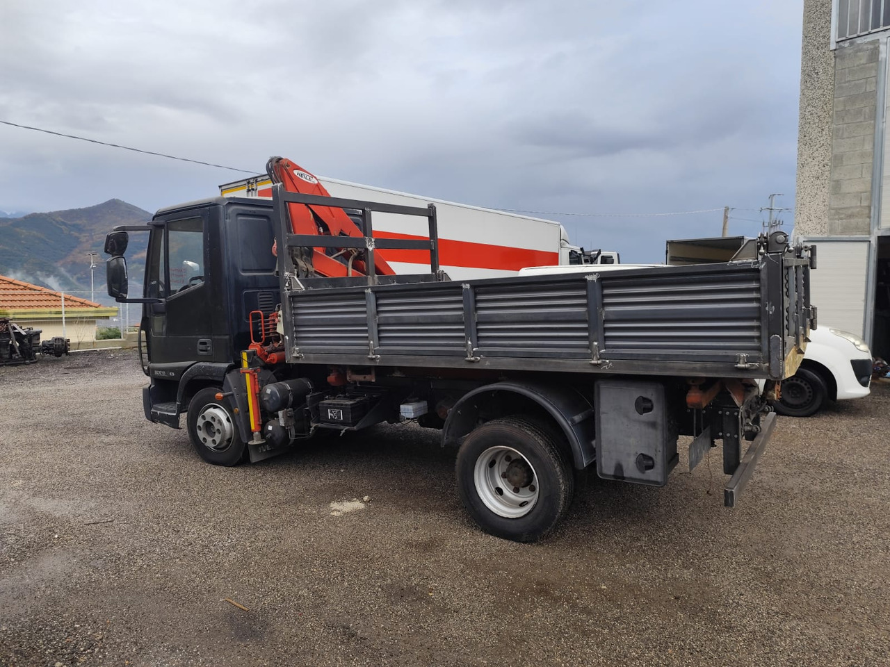 IVECO EUROCARGO 80E18 - Truk derek, Truk jungkit: gambar 4 IVECO EUROCARGO 80E18 - Truk derek, Truk jungkit: gambar 4